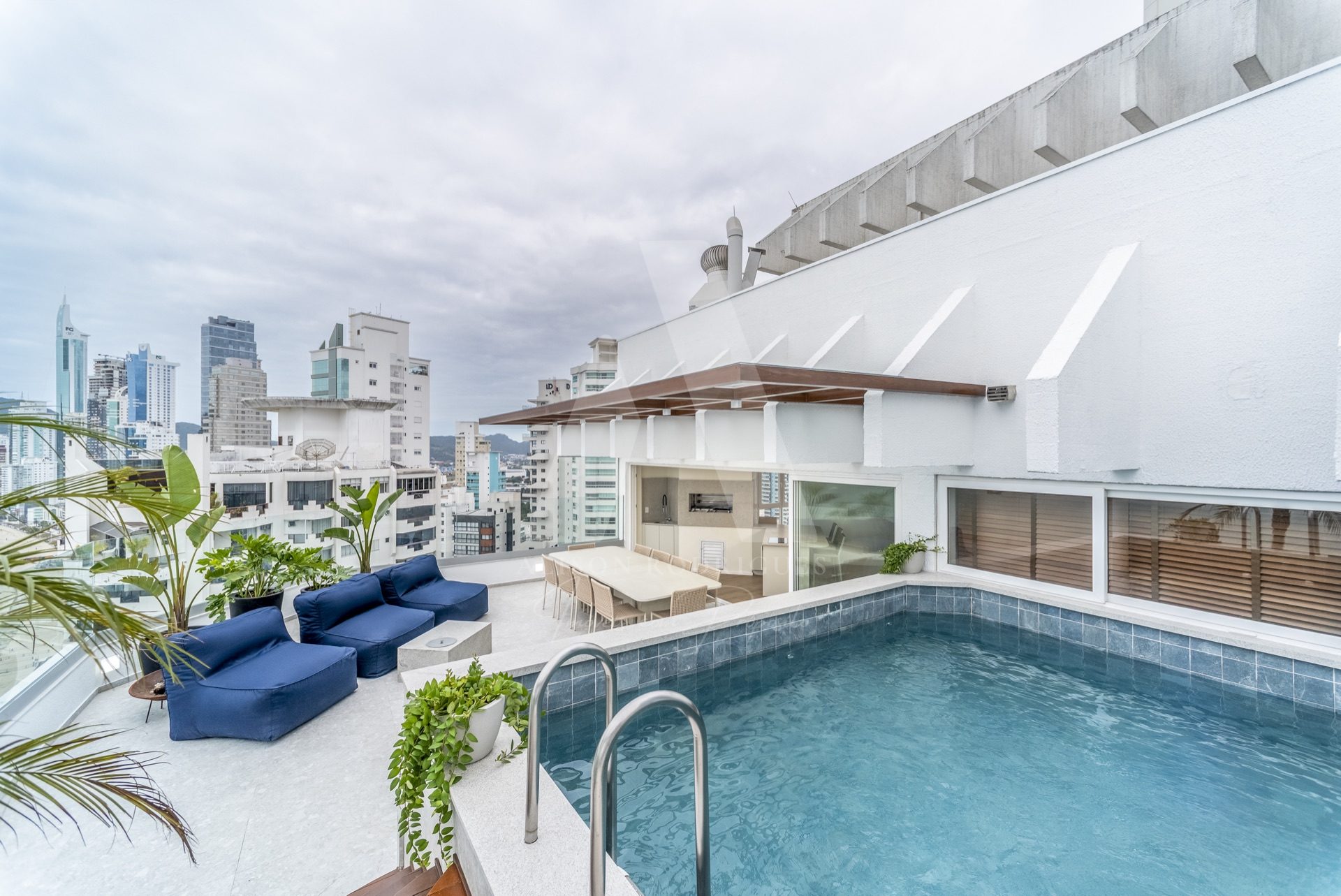 Cobertura Theiss Heim, Avenida Atlântica, Balneário Camboriú